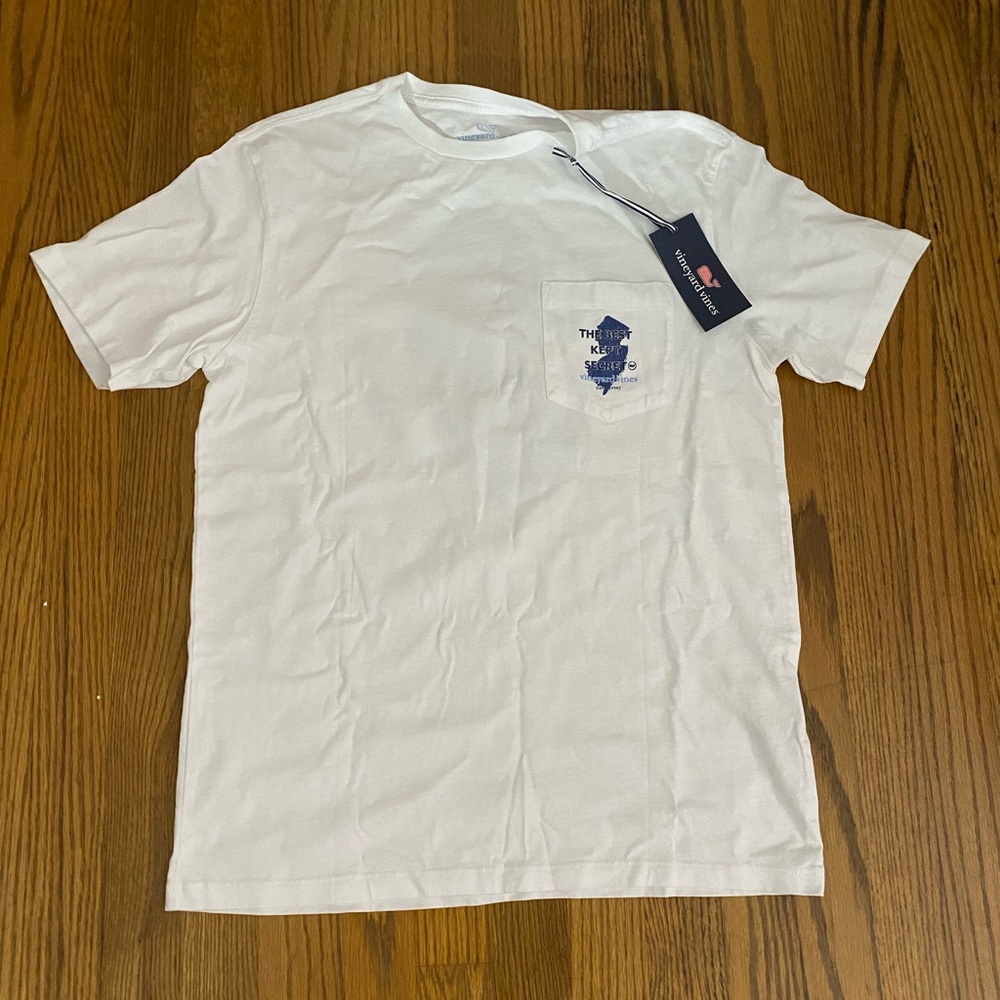 Men’s Vineyard Vines tee
